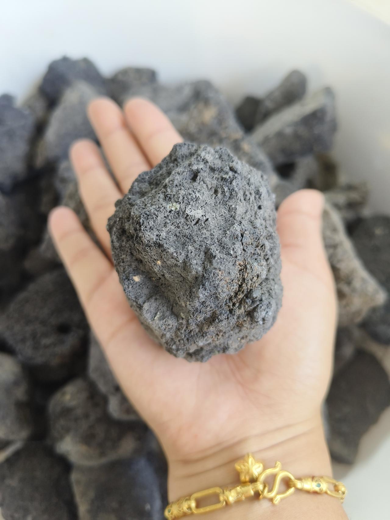 หินภูเขาไฟ1ก้อน